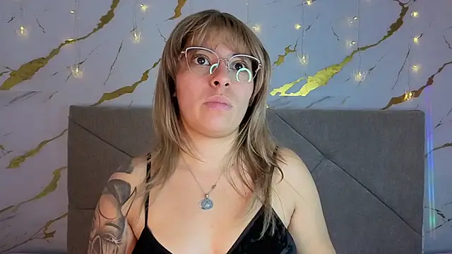 Snapshot of agatha_97_ chatting on 09.12.25 agatha 97 online show from 09.12.25