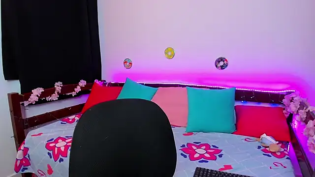  Moon Johnson online show from 09.18.25