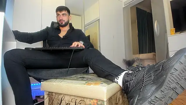 Snapshot of welcometo_hell chatting on 10.05.25 welcometo hell online show from 10.05.25