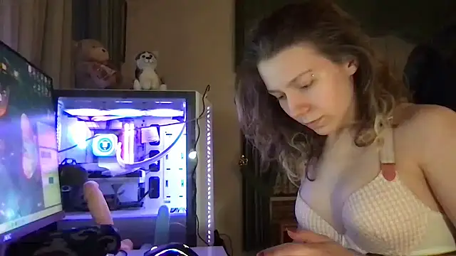 Snapshot of Femme_Fantasies chatting on 12.10.24 Femme Fantasies online show from 12.10.24