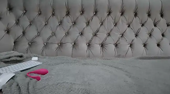 Snapshot of ElliaSquirtGirl chatting on 01.18.25 ElliaSquirtGirl online show from 01.18.25