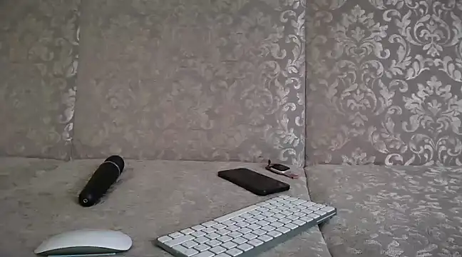 Snapshot of ElliaSquirtGirl chatting on 01.31.25 ElliaSquirtGirl online show from 01.31.25