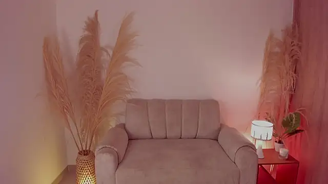 Snapshot of sara_gwen chatting on 10.08.25 sara gwen online show from 10.08.25