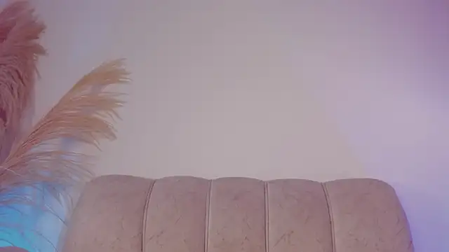 Snapshot of sara_gwen chatting on 10.09.25 sara gwen online show from 10.09.25