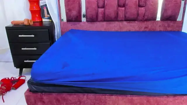 lucy cooper01 online show from 12.10.24