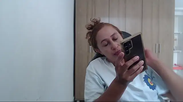 RoxanaLove9 online show from 03.25.26