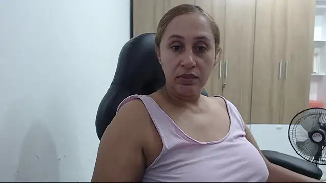 RoxanaLove9 online show from 04.13.26