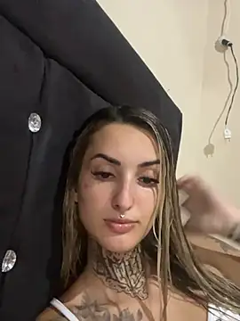 hotskinny1 online show from 02.15.25