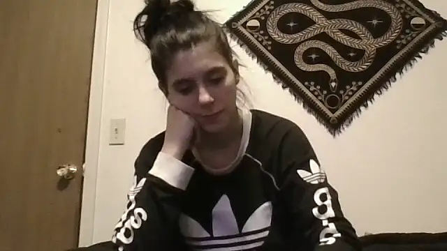 Snapshot of Prettypixie113 chatting on 10.28.25 Prettypixie113 online show from 10.28.25