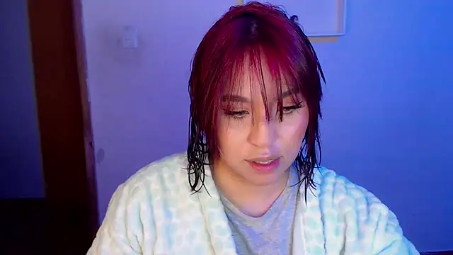 Snapshot of annie3 chatting on 12.28.24 annie3 online show from 12.28.24
