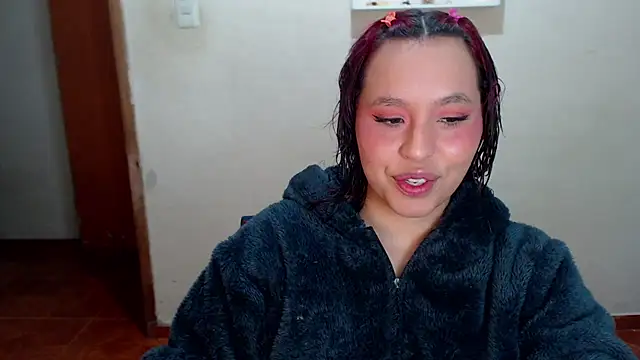 Snapshot of annie3 chatting on 01.20.25 annie3 online show from 01.20.25
