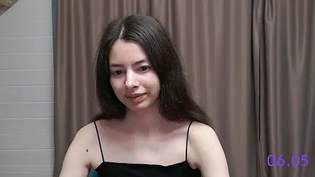 Snapshot of sweet_sweet_angel chatting on 05.06.26 sweet sweet angel online show from 05.06.26