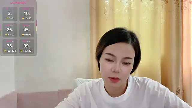 Snapshot of Linda-LL chatting on 06.04.26 Linda-LL online show from 06.04.26