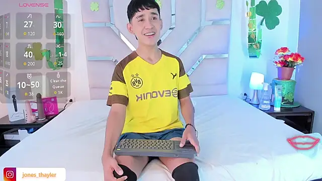 Snapshot of Thayler_jones chatting on 03.21.26 Thayler jones online show from 03.21.26