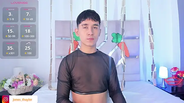 Snapshot of Thayler_jones chatting on 04.02.26 Thayler jones online show from 04.02.26