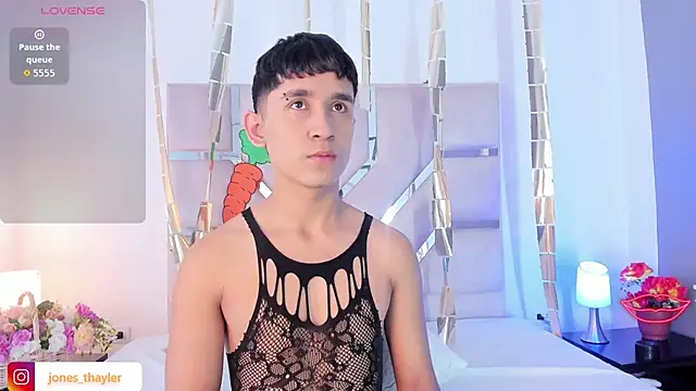 Snapshot of Thayler_jones chatting on 04.03.26 Thayler jones online show from 04.03.26