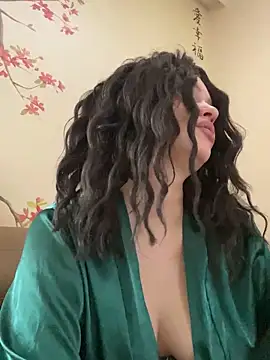 KikiWatson online show from 02.16.25