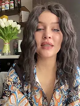 KikiWatson online show from 02.17.25