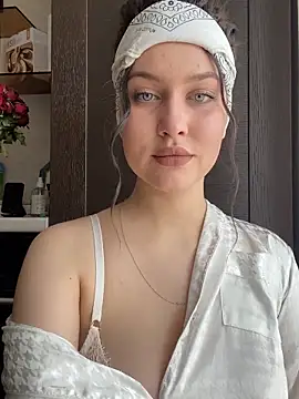 KikiWatson online show from 03.01.25