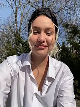 KikiWatson online show from 03.10.25