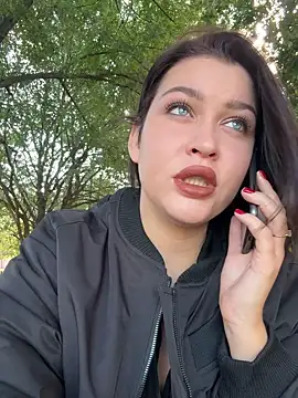 KikiWatson online show from 09.14.25