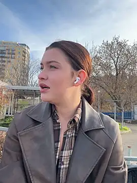 KikiWatson online show from 11.21.25