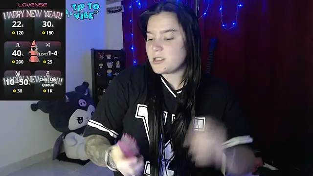 Snapshot of Nika_1_ chatting on 10.31.25 Nika 1 online show from 10.31.25