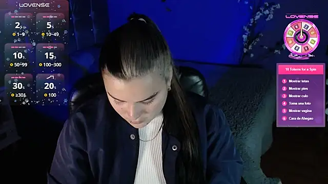 Snapshot of Nika_1_ chatting on 12.17.25 Nika 1 online show from 12.17.25