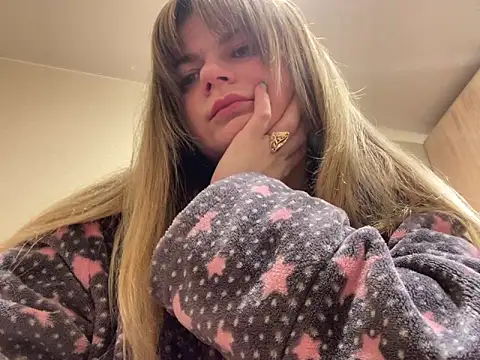 Snapshot of SkyAdelina241 chatting on 01.31.25 SkyAdelina241 online show from 01.31.25