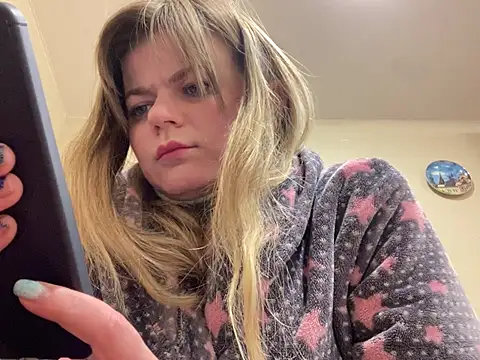 Snapshot of SkyAdelina241 chatting on 02.01.25 SkyAdelina241 online show from 02.01.25