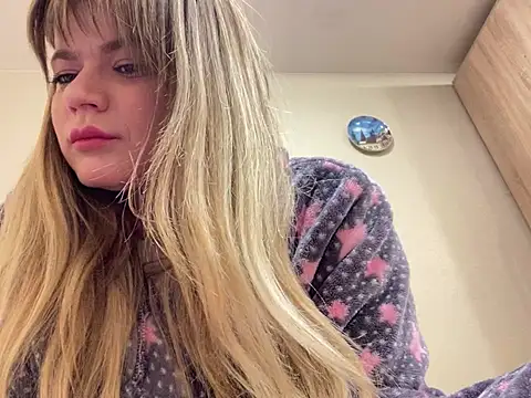 Snapshot of SkyAdelina241 chatting on 02.07.25 SkyAdelina241 online show from 02.07.25