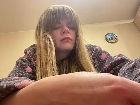 Snapshot of SkyAdelina241 chatting on 02.17.25 SkyAdelina241 online show from 02.17.25