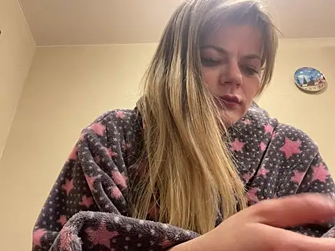 Snapshot of SkyAdelina241 chatting on 02.19.25 SkyAdelina241 online show from 02.19.25