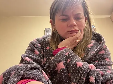 Snapshot of SkyAdelina241 chatting on 02.27.25 SkyAdelina241 online show from 02.27.25