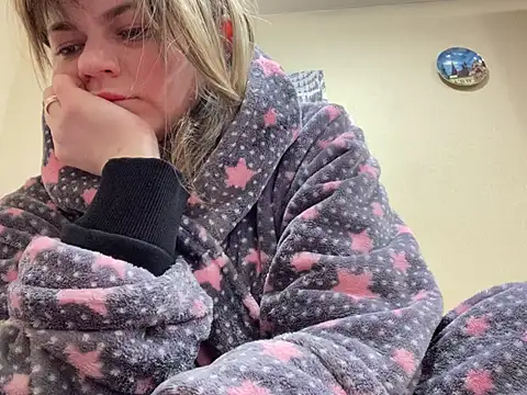 Snapshot of SkyAdelina241 chatting on 02.28.25 SkyAdelina241 online show from 02.28.25