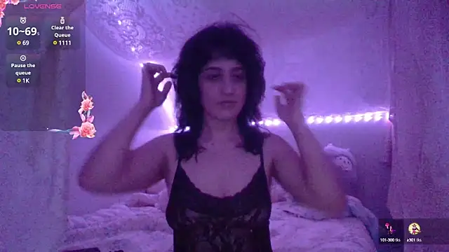 Snapshot of DanniHall chatting on 03.02.25 DanniHall online show from 03.02.25