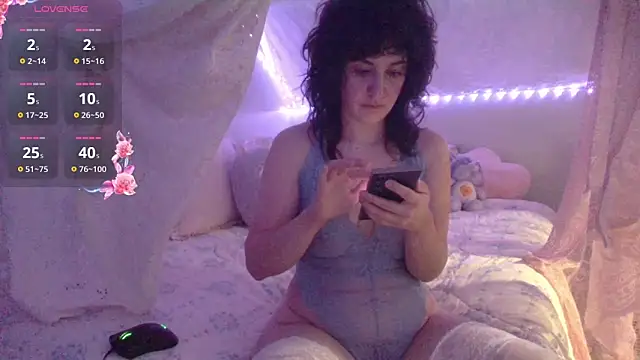 Snapshot of DanniHall chatting on 03.09.25 DanniHall online show from 03.09.25