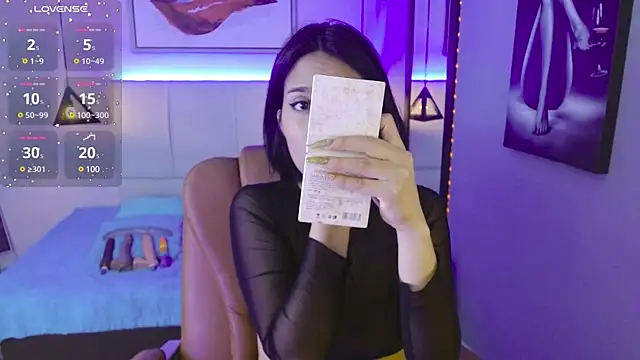 Snapshot of AlessiaVal_ chatting on 01.25.25 AlessiaVal online show from 01.25.25