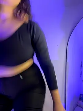 Snapshot of MadelineBenet chatting on 11.13.25 MadelineBenet online show from 11.13.25