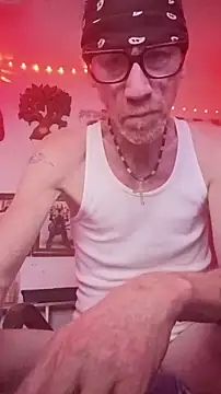 Snapshot of Undercover_Pornstar chatting on 04.16.26 Undercover Pornstar online show from 04.16.26