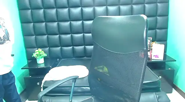 Im Mathias online show from 03.13.25