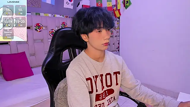 Snapshot of Eriol_ chatting on 06.19.26 Eriol online show from 06.19.26