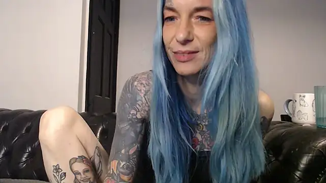 Snapshot of RavenryderUK chatting on 12.23.24 RavenryderUK online show from 12.23.24