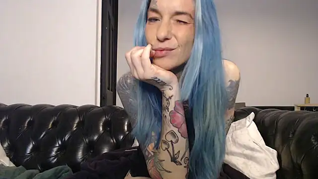 Snapshot of RavenryderUK chatting on 12.24.24 RavenryderUK online show from 12.24.24