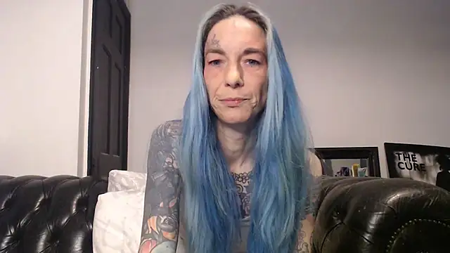 Snapshot of RavenryderUK chatting on 12.29.24 RavenryderUK online show from 12.29.24