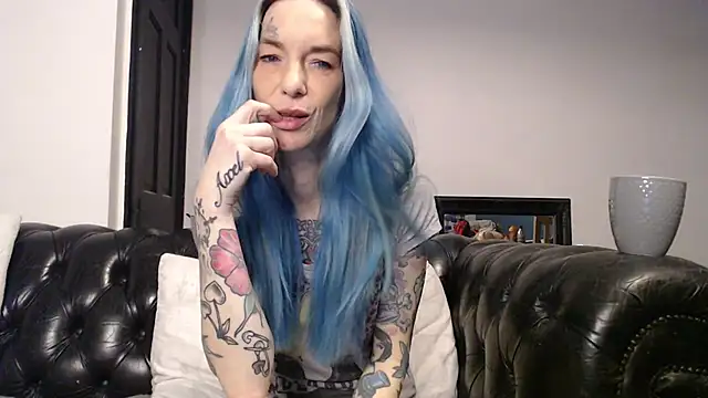 Snapshot of RavenryderUK chatting on 01.19.25 RavenryderUK online show from 01.19.25