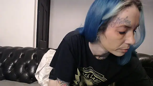 Snapshot of RavenryderUK chatting on 01.21.25 RavenryderUK online show from 01.21.25