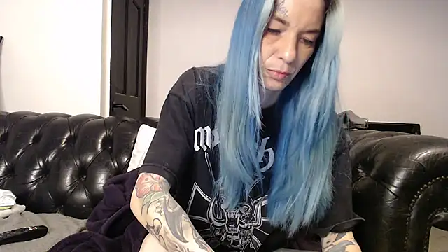 Snapshot of RavenryderUK chatting on 01.27.25 RavenryderUK online show from 01.27.25