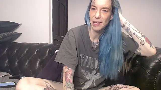 Snapshot of RavenryderUK chatting on 02.11.25 RavenryderUK online show from 02.11.25