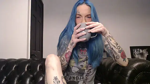 Snapshot of RavenryderUK chatting on 03.17.25 RavenryderUK online show from 03.17.25